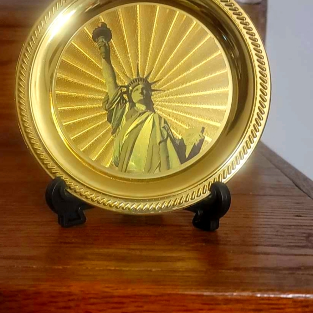 Gold plate statue of liberty